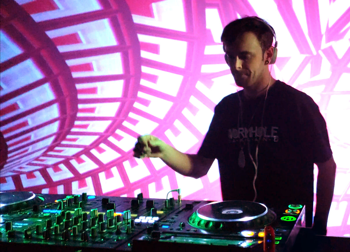 Audio-Reactive Visuals for DJs