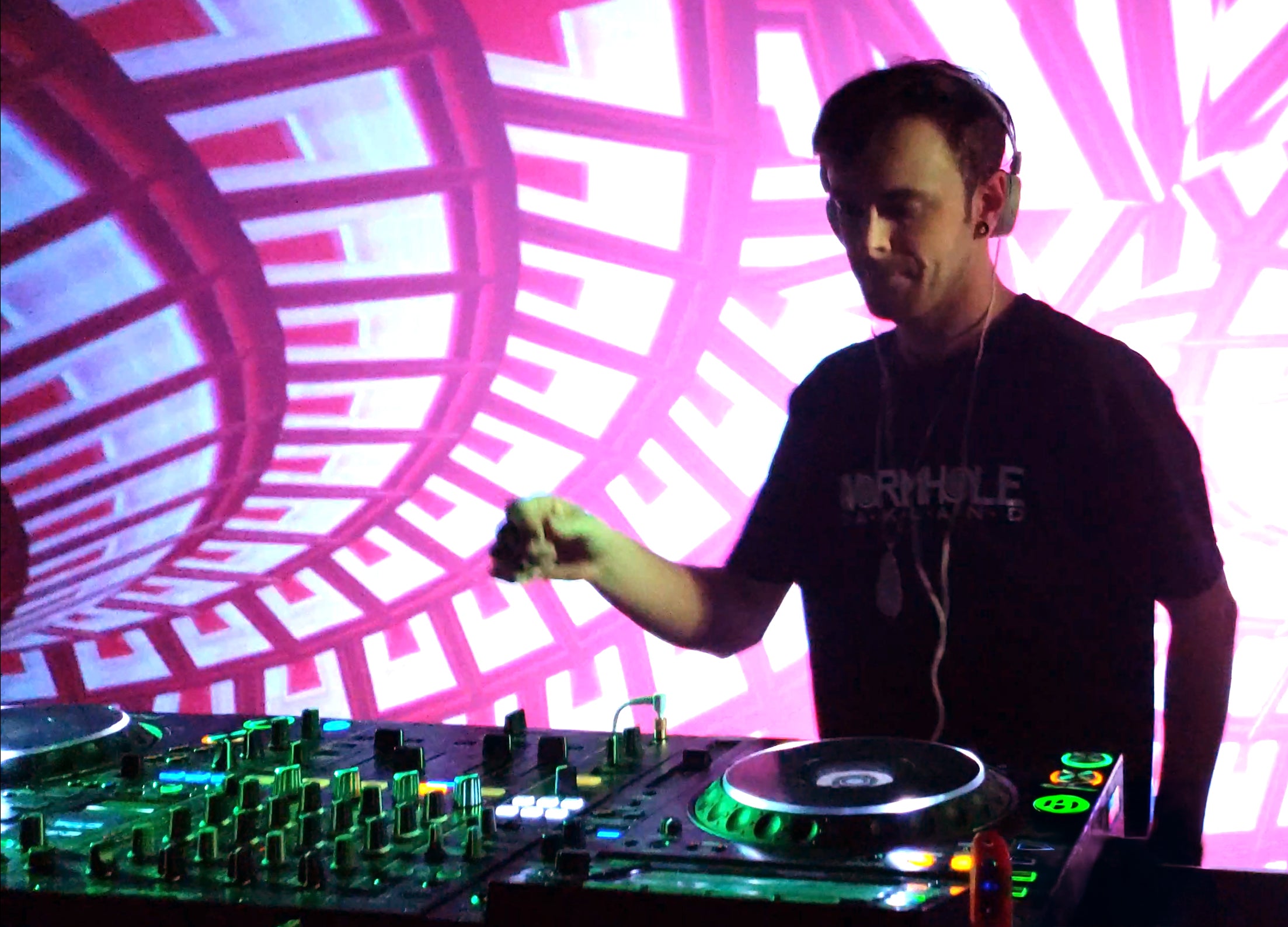 Audio-Reactive Visuals for DJs